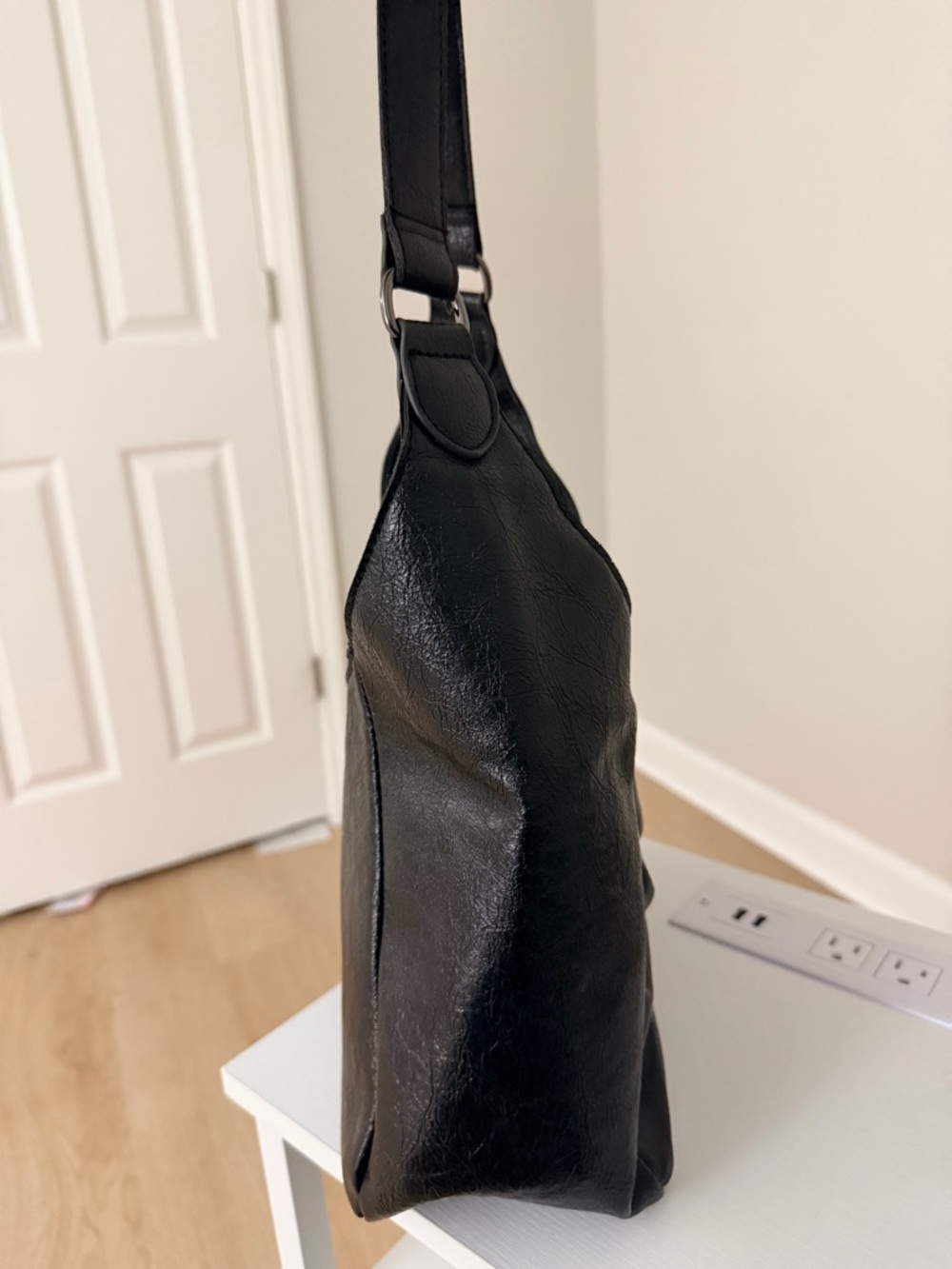 Betsey Johnson “Luv Betsey” Black Bow Shoulder Bag | Slouchy Hobo Purse - Picture 4 of 8